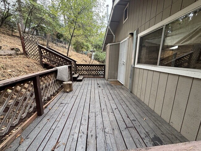 Foto del edificio - Upstairs 1-bedroom apartment unit near downtown Placerville & Marshall Hospital  - $1,500/mo
