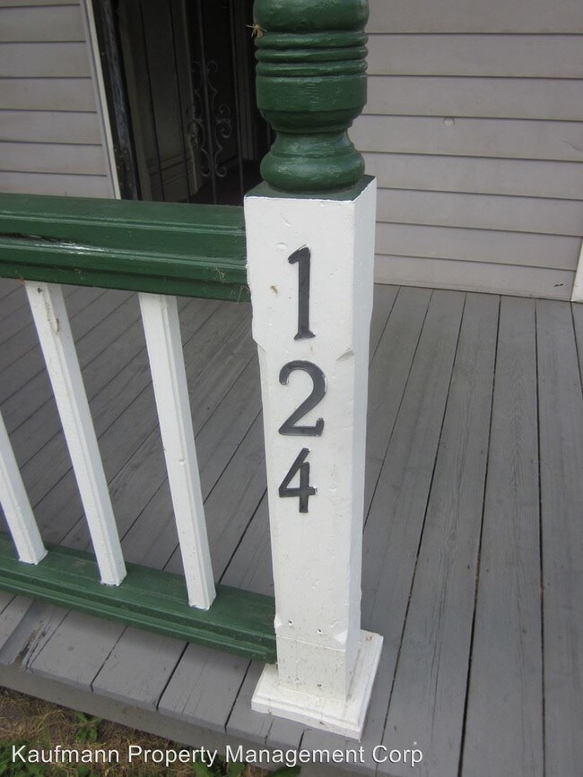 Building Photo - 124 E Dewald St