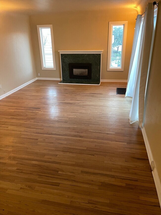 Foto del edificio - 4176 Highland Dr