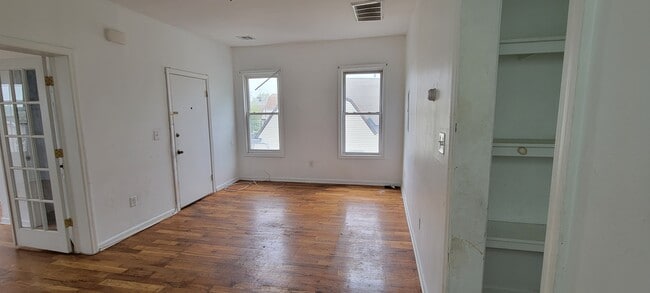 Living Room - 654 S 19th St