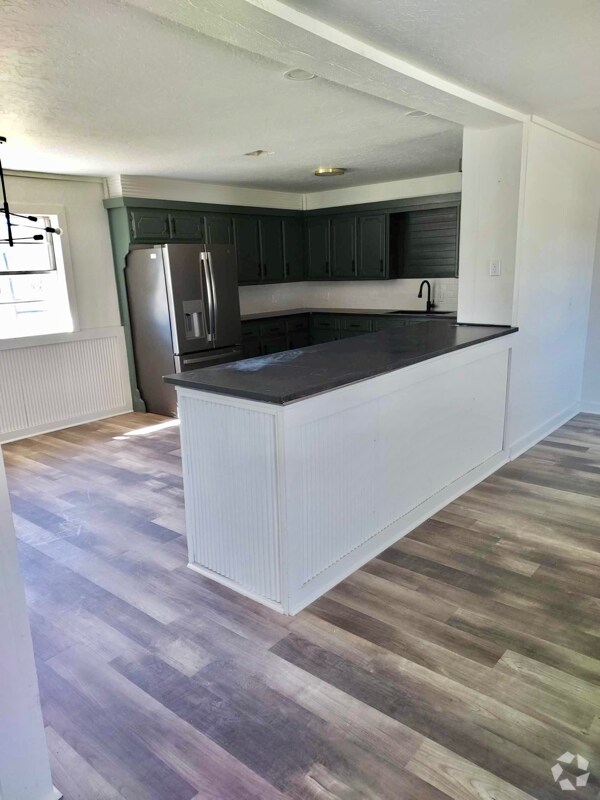 Apartments with Garages in Comanche, OK 2 Rentals