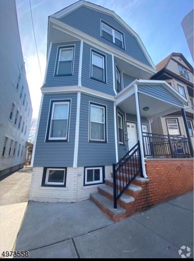 Building Photo - 144 Wilson Ave