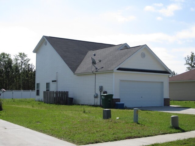 Foto del edificio - 145 Red Oak Dr