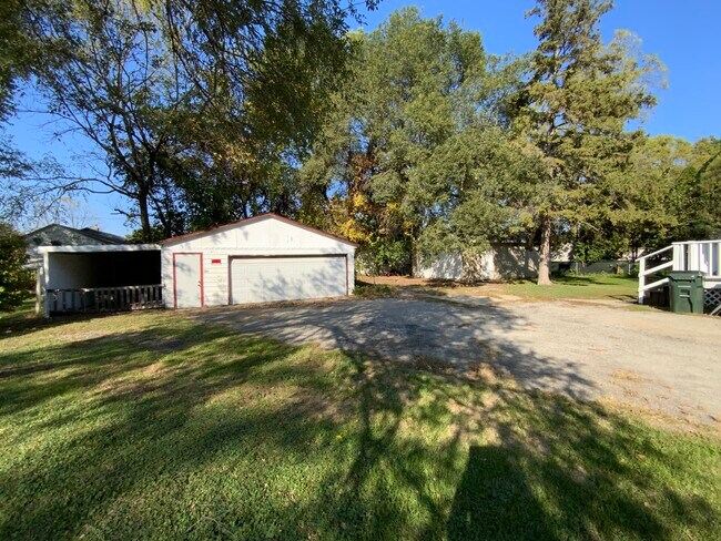 Building Photo - 1129 McDonald Ave