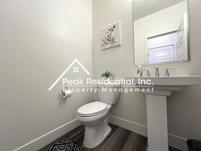 Foto del edificio - Updated Elk Grove 3bd/2.5ba Home with 2 Ca...