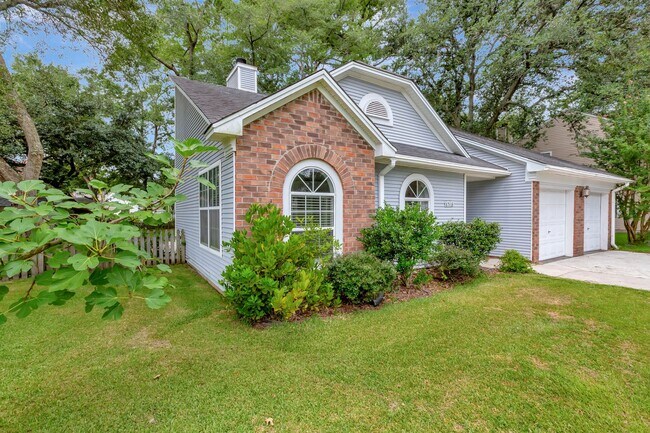 Building Photo - Charming 3 bedroom with Spacious Backyard ...