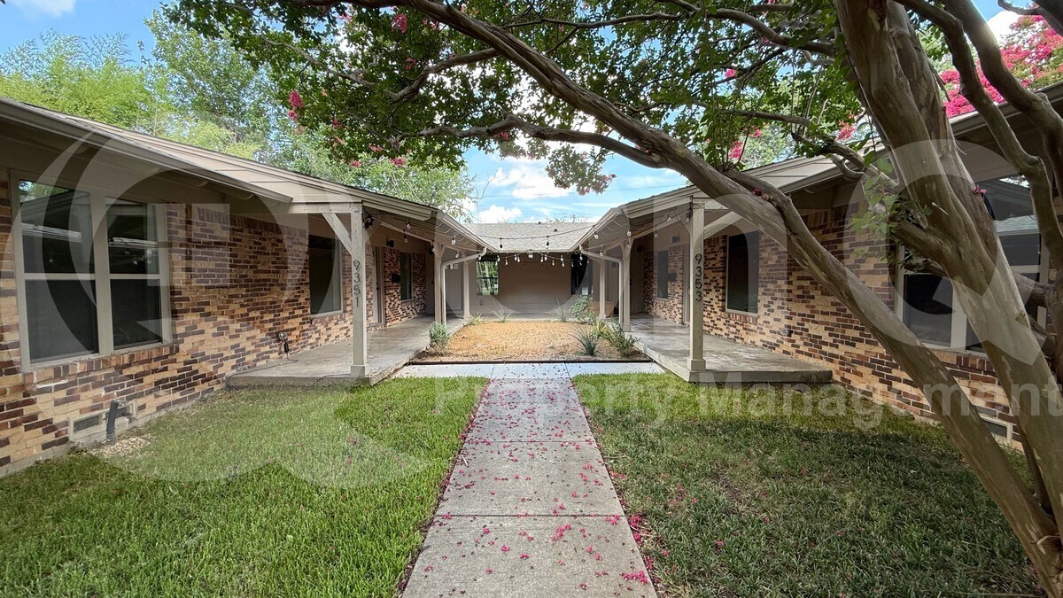 Foto principal - 9351 Angora St