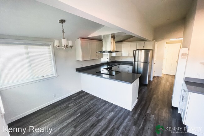 Foto del edificio - 412 Tamarack Ln