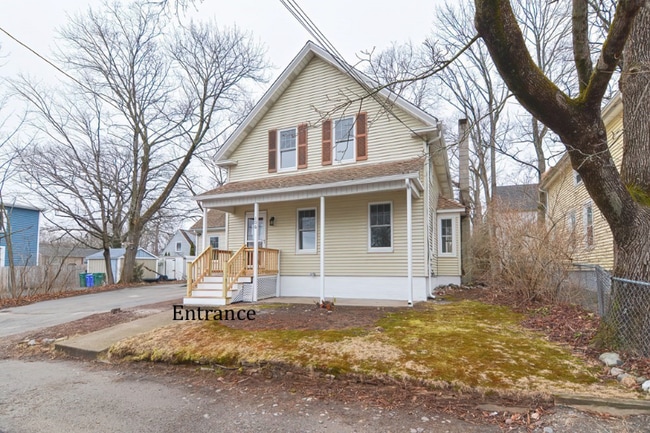 Building Photo - 106 Forest St