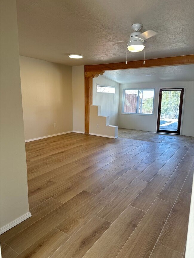 Building Photo - 2340 Avenida de las Campanas