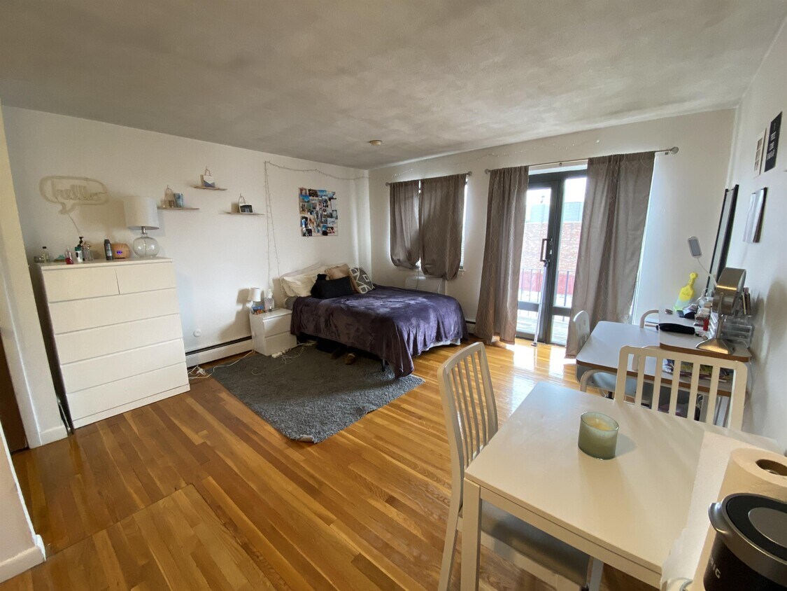 Foto del edificio - 1027 Commonwealth Avenue