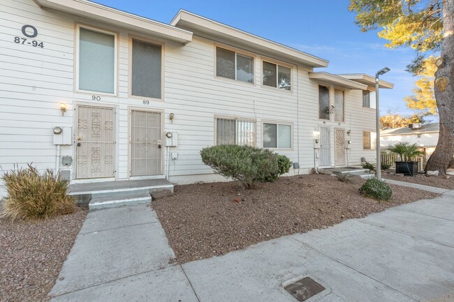 Building Photo - BEAUTIFUL Townhome! 1 Bedroom 1 Bathroom w...