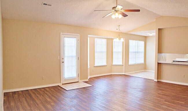 Building Photo - 1791 N Pine Crest Ave