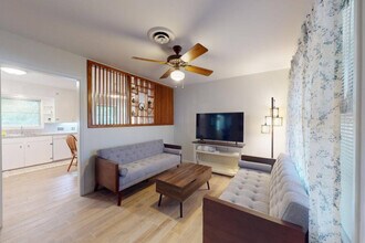 Building Photo - 118 Miller St