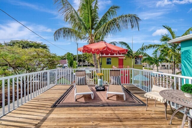 Private Deck for you - 15 N Ocean Breeze