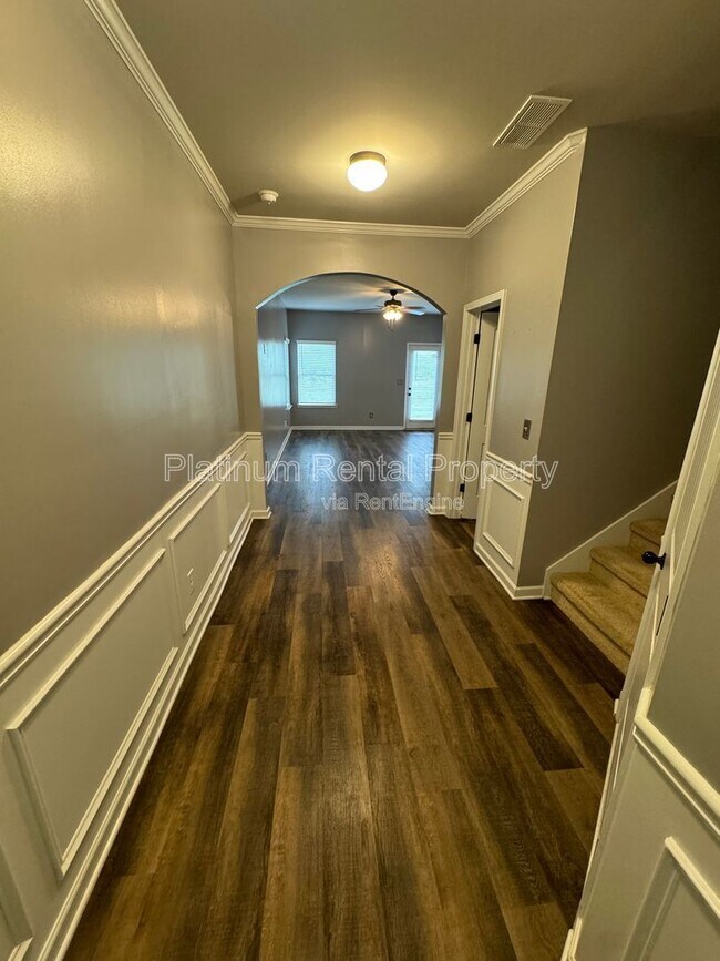 Building Photo - 5745 Woodside Crossing