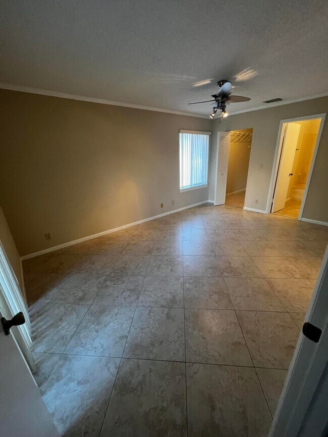Building Photo - 4215 S 57th Ave