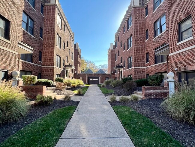 Building Photo - 4368 Lindell Blvd - Philip H. Barron Realty
