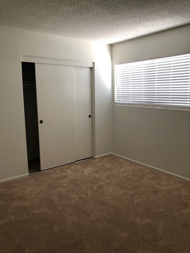 Building Photo - 8652 Gloria Ave