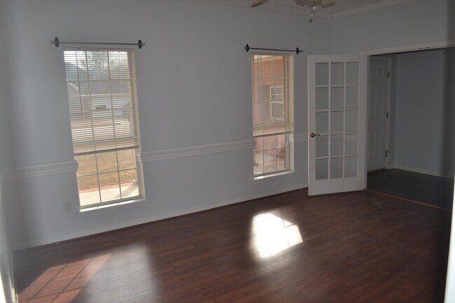 Foto del edificio - 4453 McManus Ct