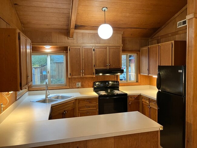 Open kitchen - 2094 1/2 Arthur St