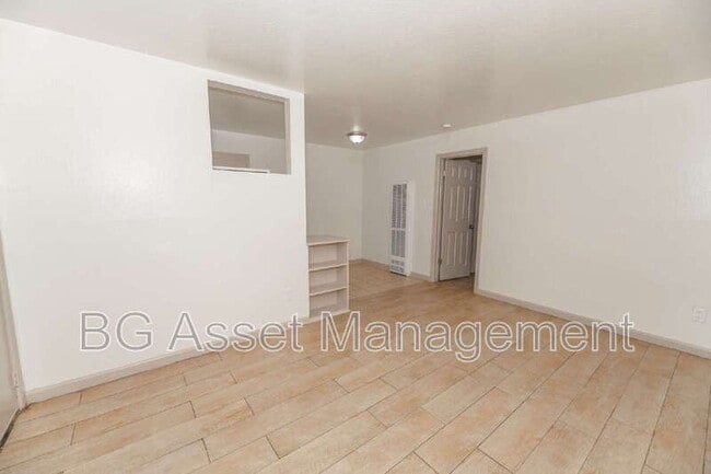 Building Photo - 714 Darina Ave