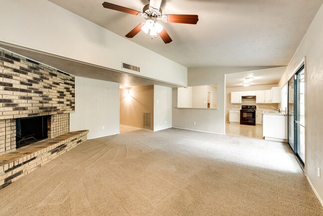 Building Photo - 422 E Grenoble Dr