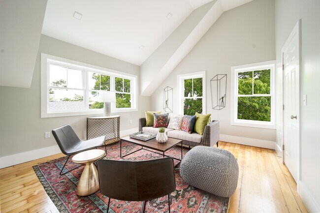 Building Photo - 250 Williams St