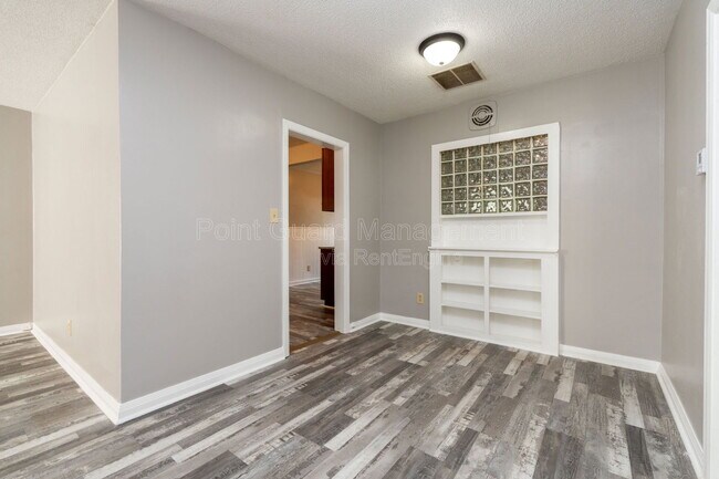 Foto del edificio - 4722 E Elm St