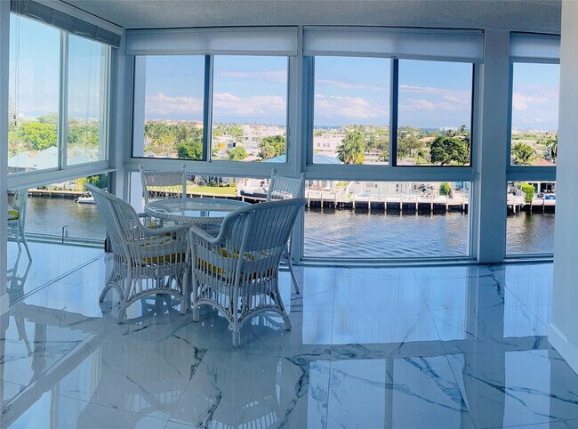 Foto del edificio - 3100 NE 49th St