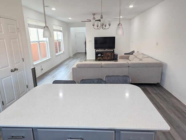 Foto del edificio - 12815 Gilliland Ln