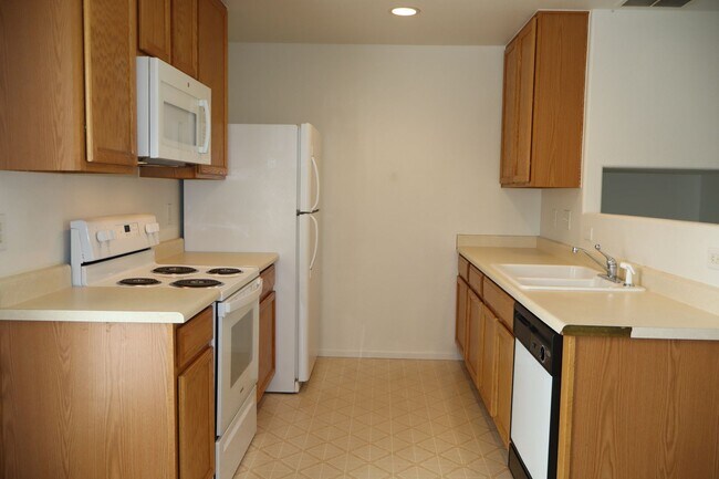 Foto del edificio - Chic Two-Story Home with Outdoor Area + $2...
