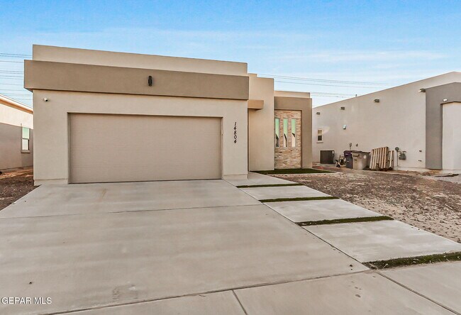 Foto del edificio - 14804 John McNeely Ave