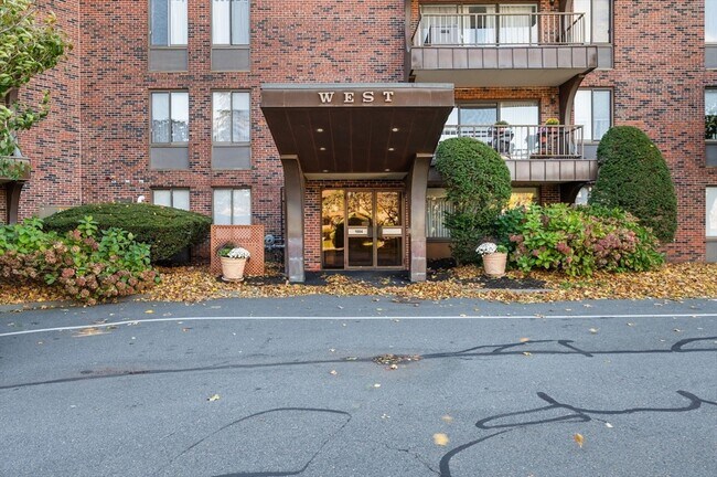 Foto del edificio - 1004 Paradise Rd