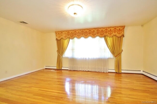 Building Photo - 570 Manville Rd