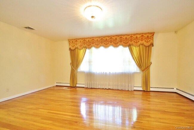 Foto del edificio - 570 Manville Rd