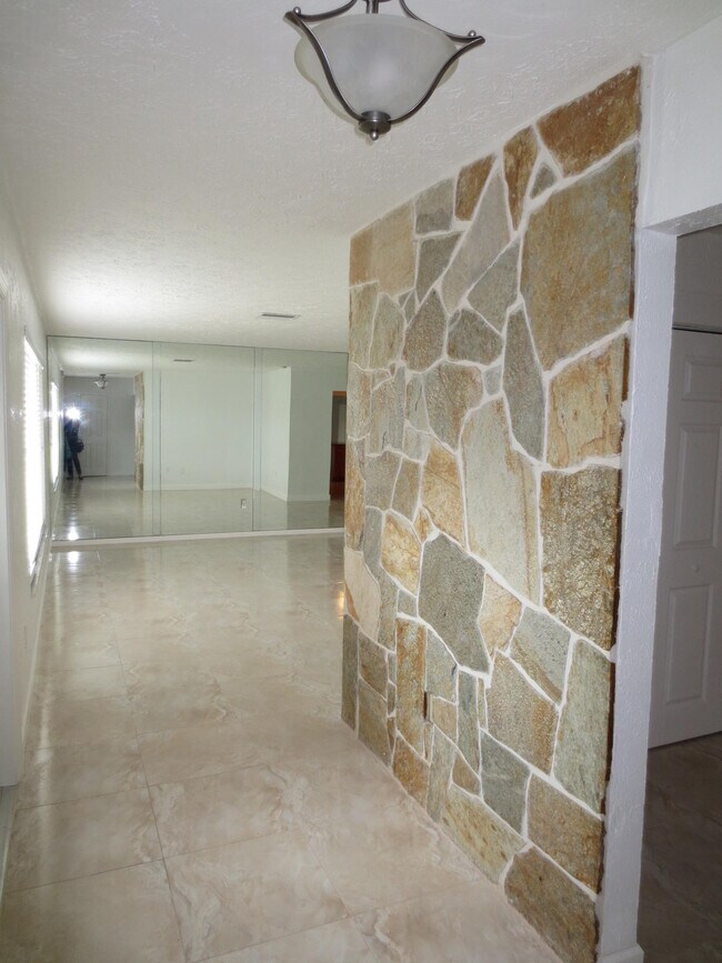 Foto del edificio - 1283 Anhinga Dr