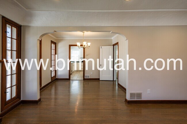 Building Photo - 1572 Kensington Ave