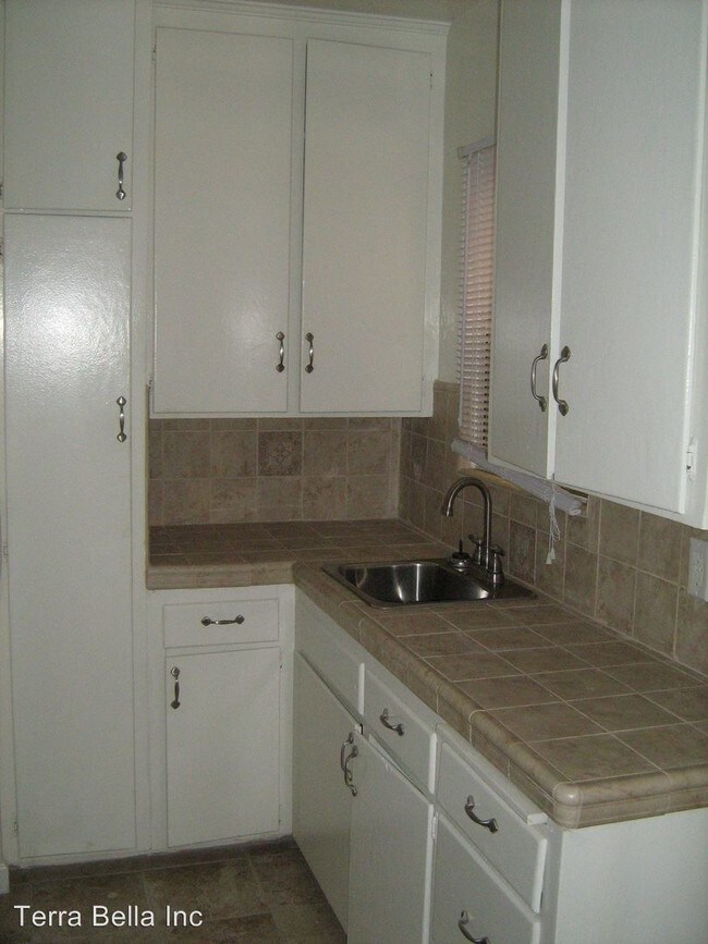 Building Photo - 5237 E Ocean Blvd