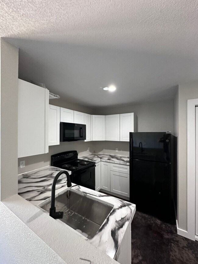 Foto del edificio - 900 W Highland Ave