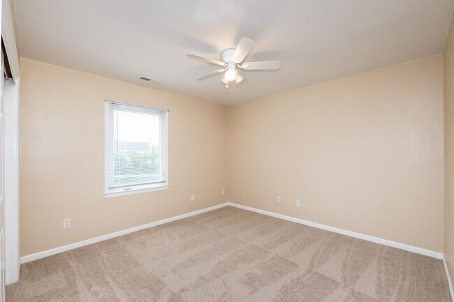 Building Photo - 5 Bedroom, 2.5 Bath Home for Rent in Salem Woods