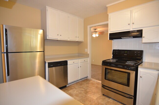 Building Photo - 2615 Nannette Drive