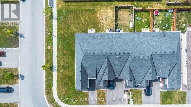 Building Photo - 636 Julia Dr