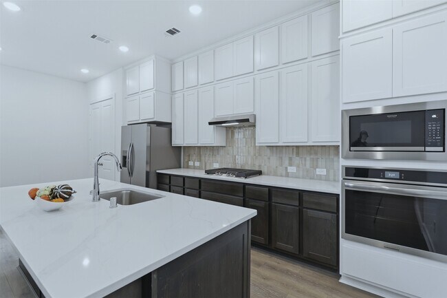 Building Photo - 19722 Riverbed Ln