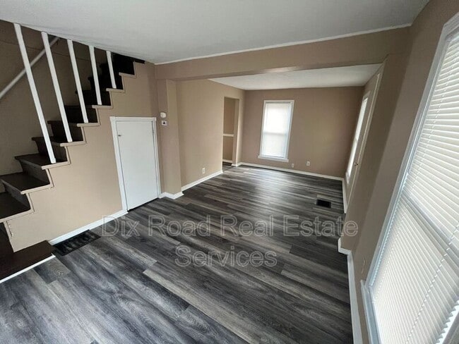 Building Photo - 440 S G St