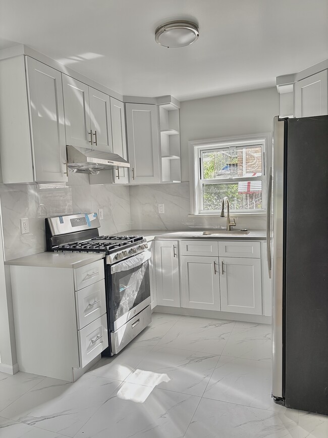 Foto del edificio - 6060 86th St