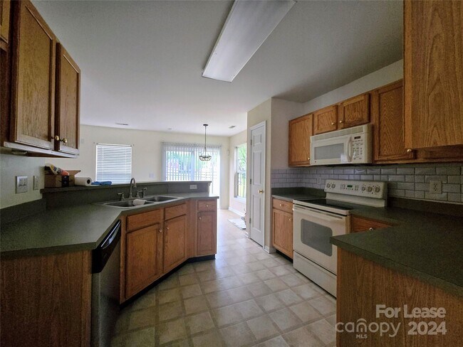 Building Photo - 1021 Bridleside Dr