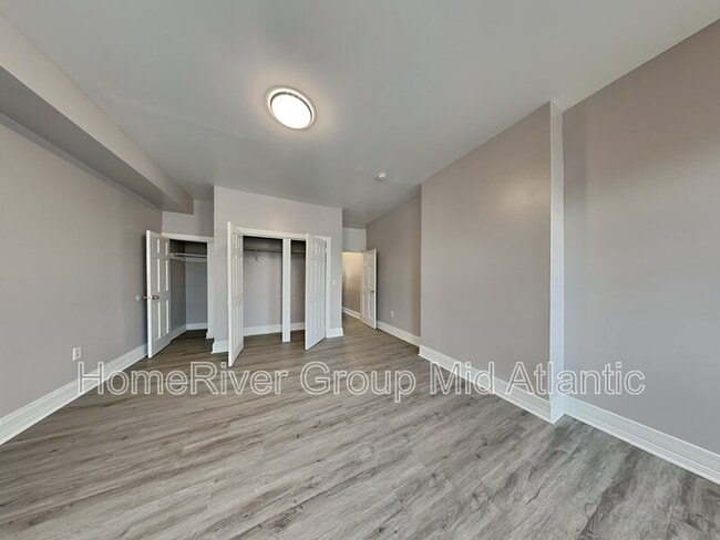 Building Photo - 702 Dolphin St