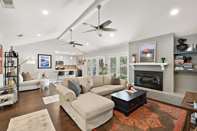 Building Photo - 2101 Falcon Hill Dr