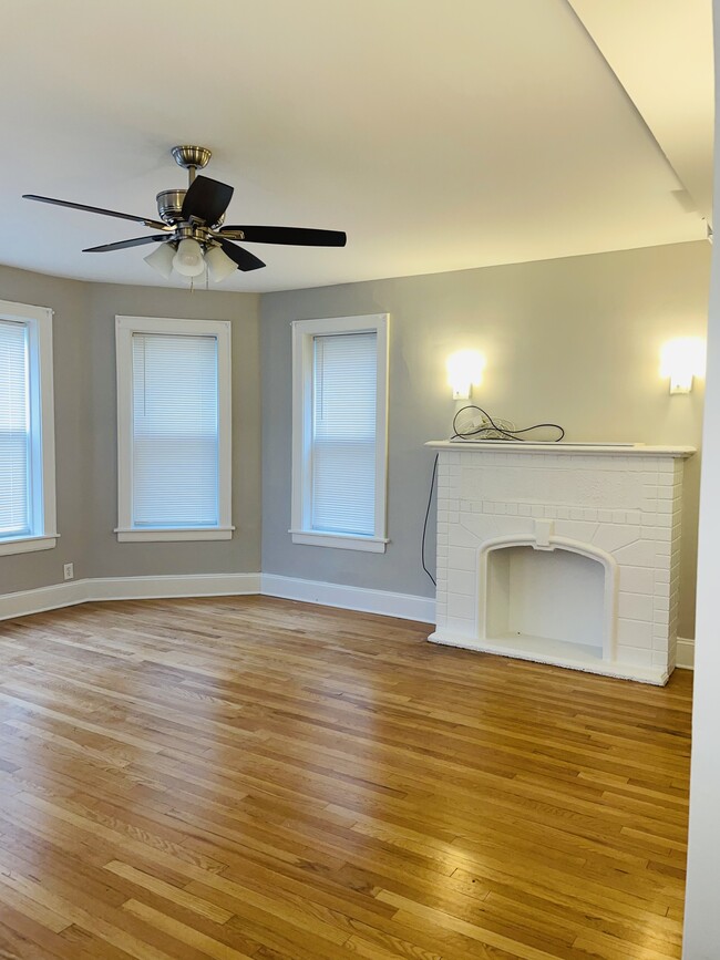 Foto del edificio - 6539 N Artesian Ave
